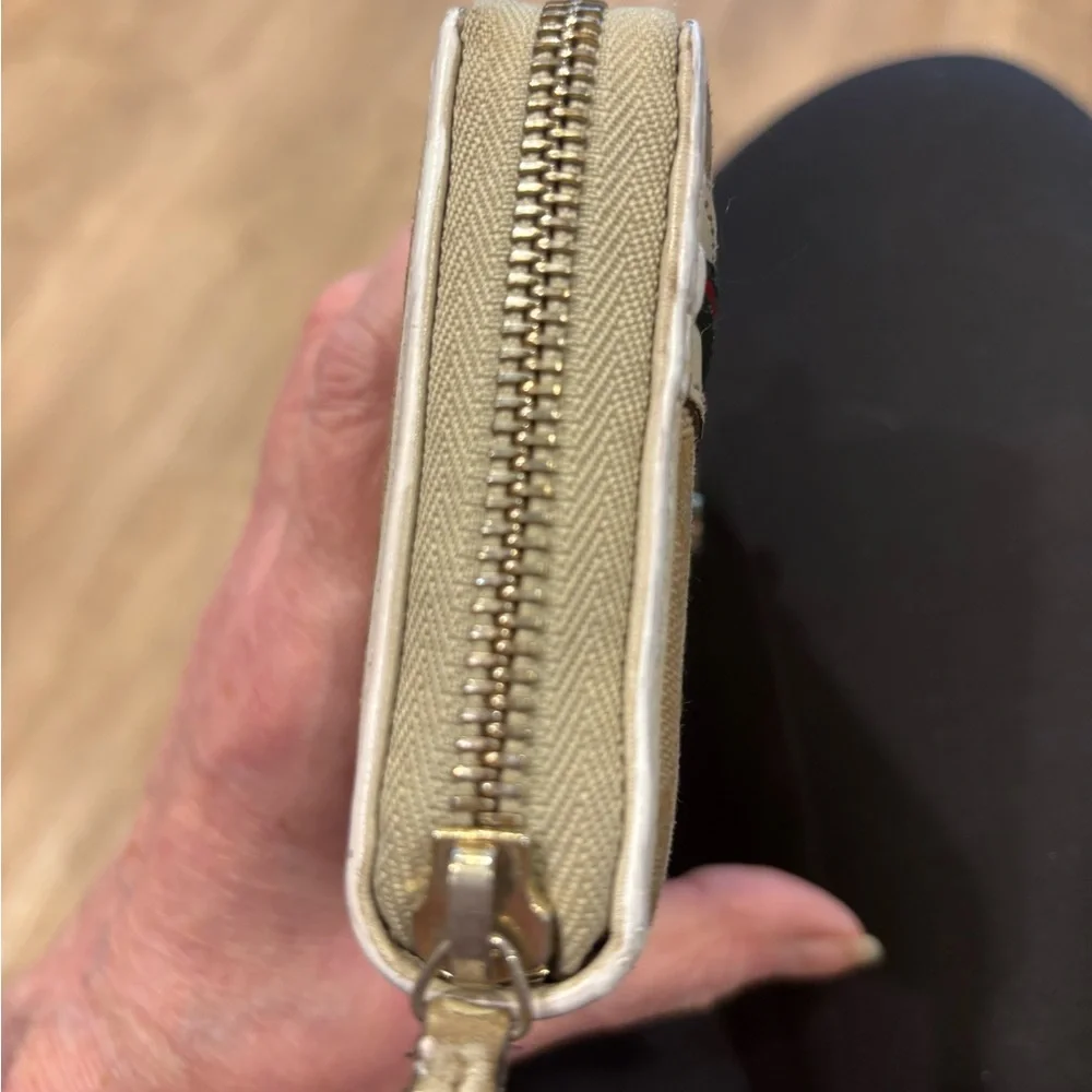 Gucci Tan and Green Signature Wallet - Picture 15 of 15